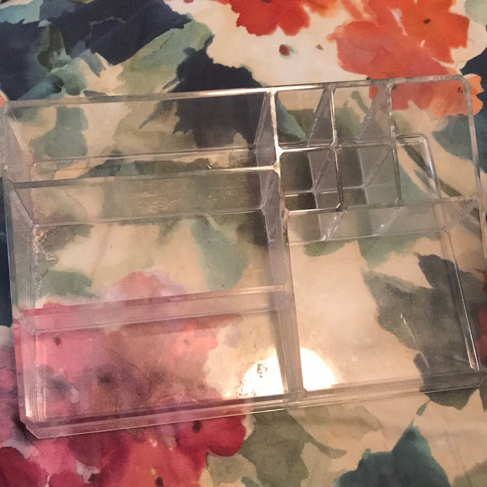 Make up organizer